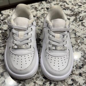 Nike Kids Air Force 1 Low EasyOn Sneaker